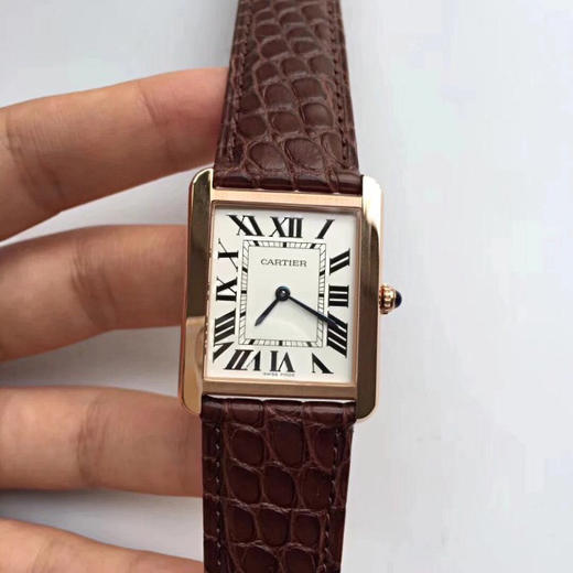 Cartier   卡地亚 TANK坦克系列 玫金壳 复古扣 自带鳄鱼皮 瑞士进口朗达石英机芯。相对于大众的蓝气球，更加优雅和知性。两个尺寸可供选择，女士中号33X27mm 小号31X24mm。 商品图1