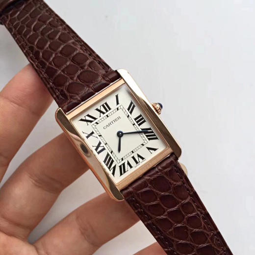 Cartier   卡地亚 TANK坦克系列 玫金壳 复古扣 自带鳄鱼皮 瑞士进口朗达石英机芯。相对于大众的蓝气球，更加优雅和知性。两个尺寸可供选择，女士中号33X27mm 小号31X24mm。 商品图0