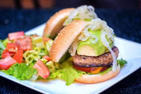 加州风味牛肉堡