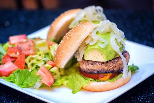 加州风味牛肉堡 商品图0