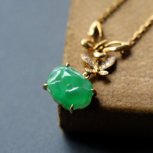 化蝶冰种阳绿和和美美翡翠锁骨链18k黄金镶嵌 商品图1