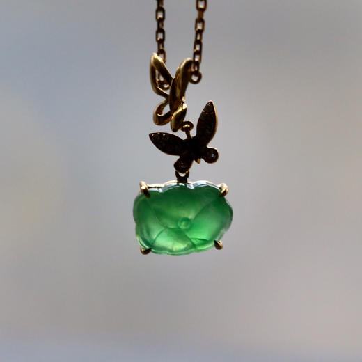化蝶冰种阳绿和和美美翡翠锁骨链18k黄金镶嵌 商品图8