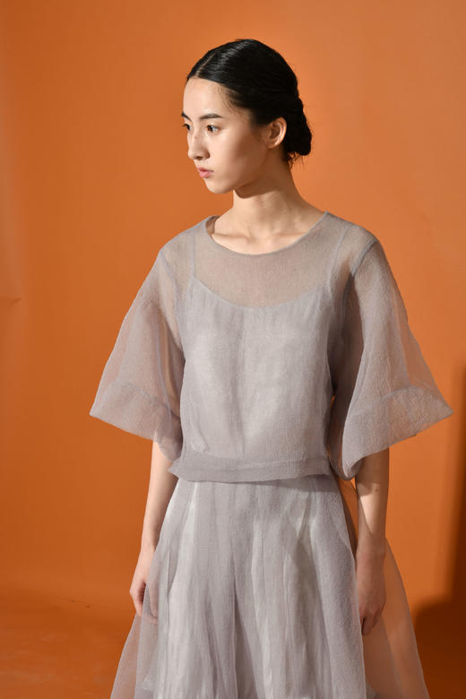 象灰泡泡袖欧根纱短上衣