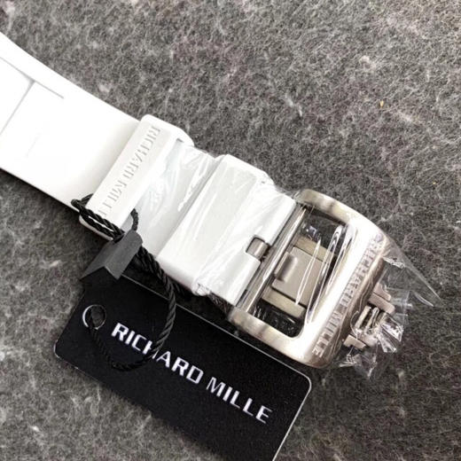 Richard Mille 理查德·米勒KV版本RM055 表圈和底盖采用纳米陶瓷复合材料，具有耐划伤性和抗变色性，且陶瓷纹理清晰 商品图5