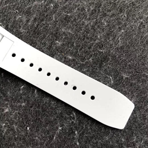 Richard Mille 理查德·米勒KV版本RM055 表圈和底盖采用纳米陶瓷复合材料，具有耐划伤性和抗变色性，且陶瓷纹理清晰 商品图6