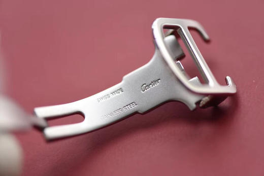 卡地亚 坦克系列 小号表盘31×24mm 精钢表壳 蓝宝石镜面 原配进口鳄鱼皮表带 商品图8