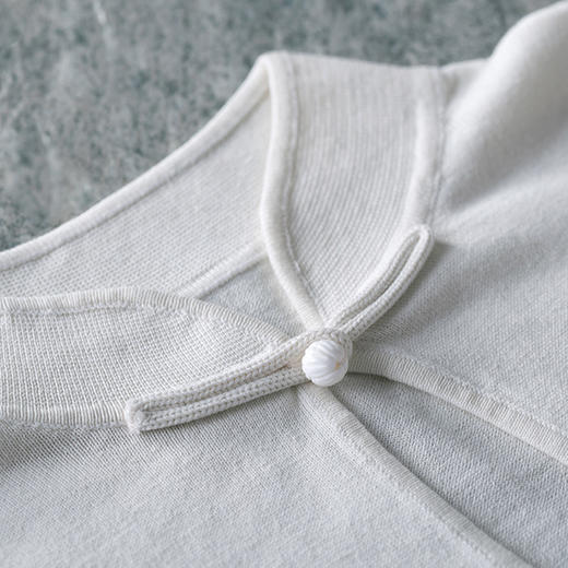 生活在左春季新品真丝蝙蝠领针织衫文艺复古短袖显瘦女1972301318