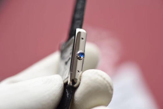 卡地亚 坦克系列 小号表盘31×24mm 精钢表壳 蓝宝石镜面 原配进口鳄鱼皮表带 商品图4