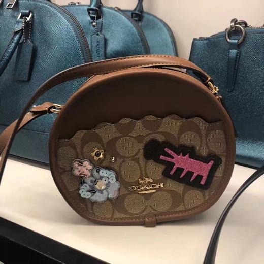 coach蔻驰最新款女士包包勋章款圆饼包