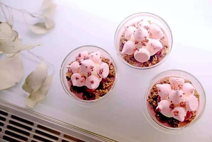 蜜桃研学导师带队认领桃树亲手制作桃花果冻收获超绵密多汁的新场