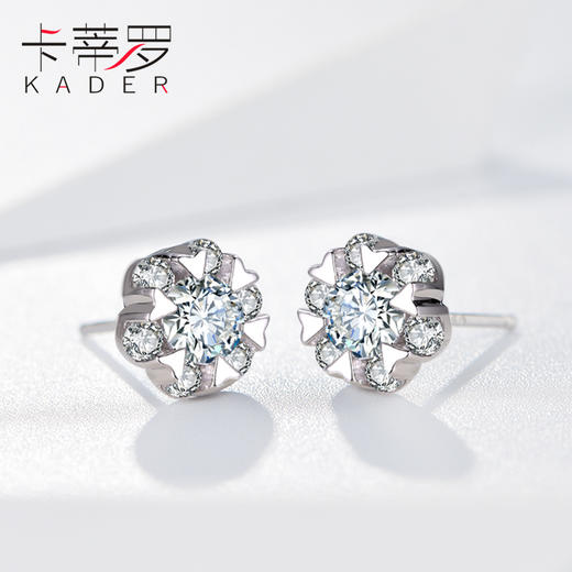 卡蒂罗/KADER 雪绒花系列 雪花耳钉 经典浪漫圣诞花环设计璀璨耳饰  优雅温柔大颗锆石闪耀吸睛配饰 爆闪 925银 商品图4