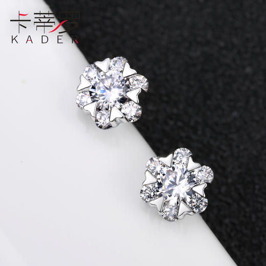 卡蒂罗/KADER 雪绒花系列 雪花耳钉 经典浪漫圣诞花环设计璀璨耳饰  优雅温柔大颗锆石闪耀吸睛配饰 爆闪 925银 商品图6
