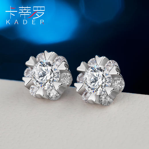 卡蒂罗/KADER 雪绒花系列 雪花耳钉 经典浪漫圣诞花环设计璀璨耳饰  优雅温柔大颗锆石闪耀吸睛配饰 爆闪 925银 商品图5