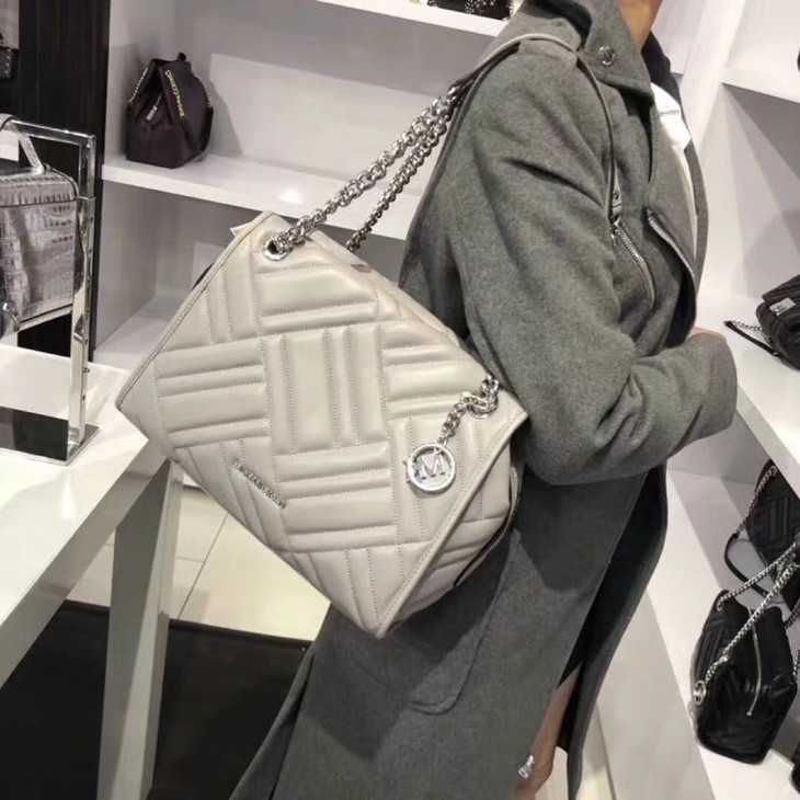 特价1680la现货michaelkorsmkkathy大号黑色斜挎包羊皮制成质感超好