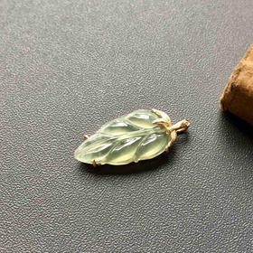 高冰种淡晴水翡翠叶子18k黄金镶嵌