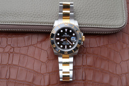 N劳力士间金黑水鬼v7 ，潜航者SUB型116613-LB-97203黑盘，克隆原版3135自动机械机芯,40毫直径，镀18k黄金/精钢，整个手表基于正品original原版开模的super copy 商品图6