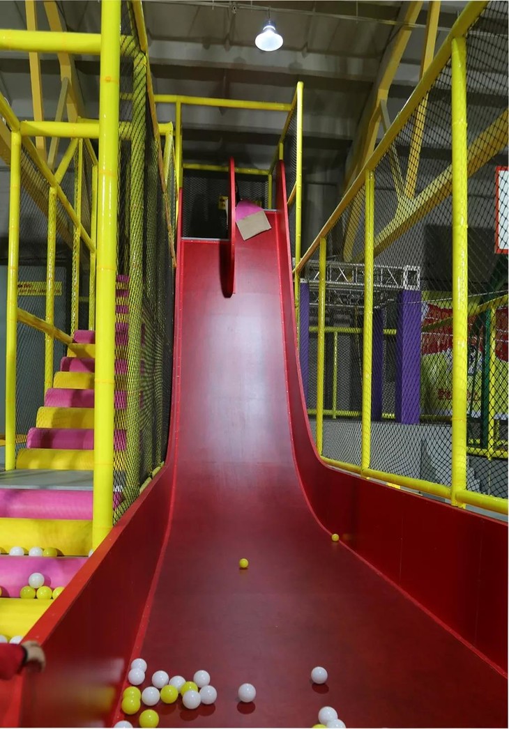 superjump分店开业199元亲子欢蹦2小时90度魔鬼滑梯高空滑索蹦完还有