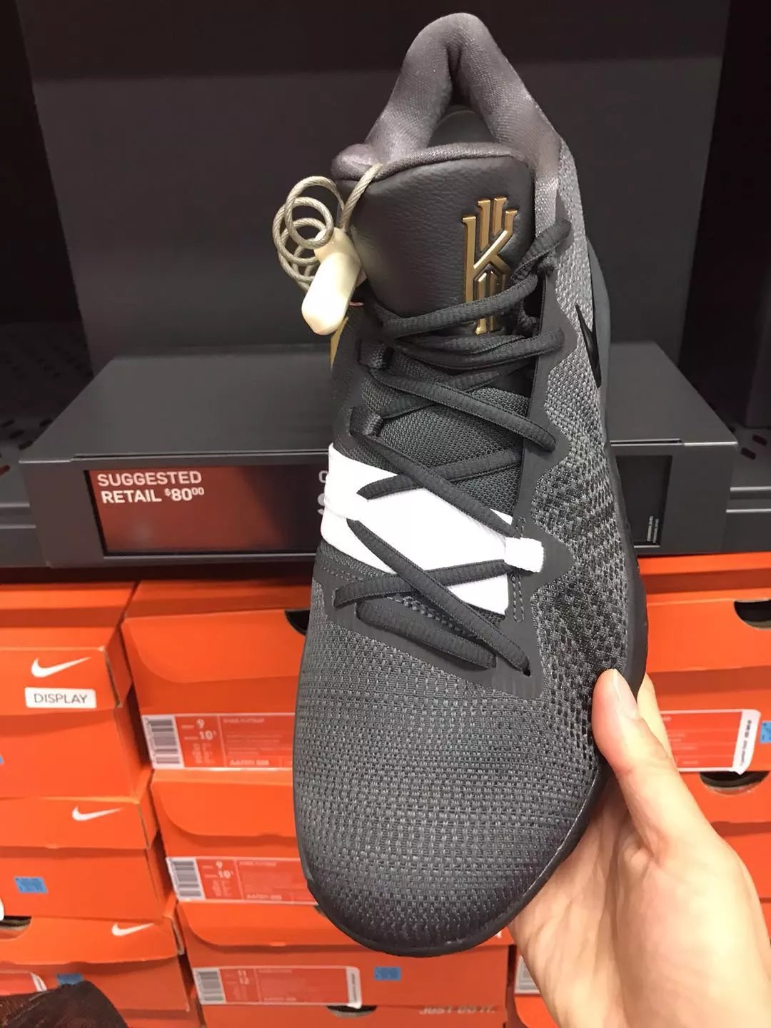 nike耐克kyrieflytrap欧文4代黑金简版篮球鞋男女同款