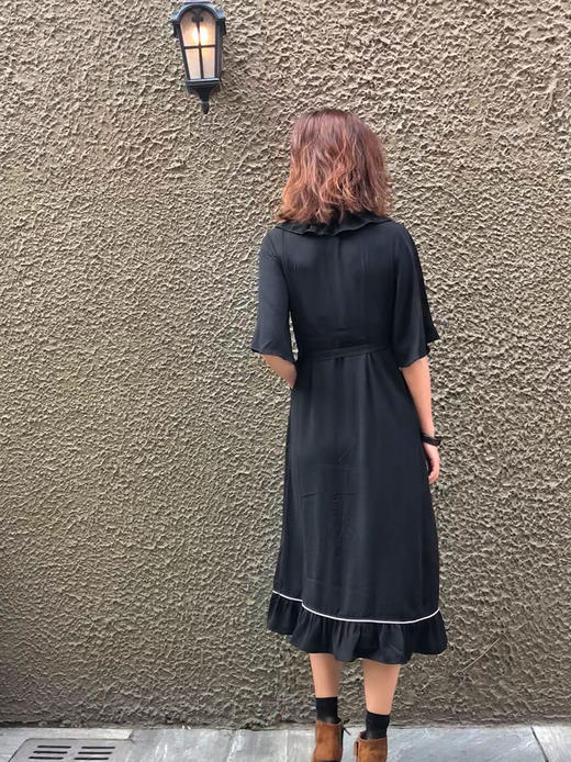 【狂欢价】TYNVIE 黑色雪纺荷叶边裹身连衣裙 商品图7