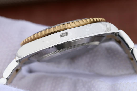 N劳力士间金蓝水鬼v7终极版，潜航者SUB型116613-LB-97203蓝盘，克隆原版3135自动机械机芯,40毫直径，镀18k黄金/精钢 整个手表基于正品 Original原版开模的精品❕❕❕ 商品图7