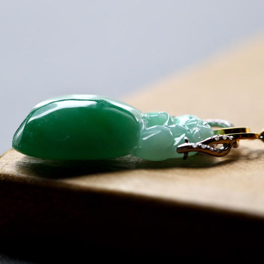 糯种阳绿翡翠金猴捧寿桃福禄寿18k黄金白金钻石镶嵌 商品图3