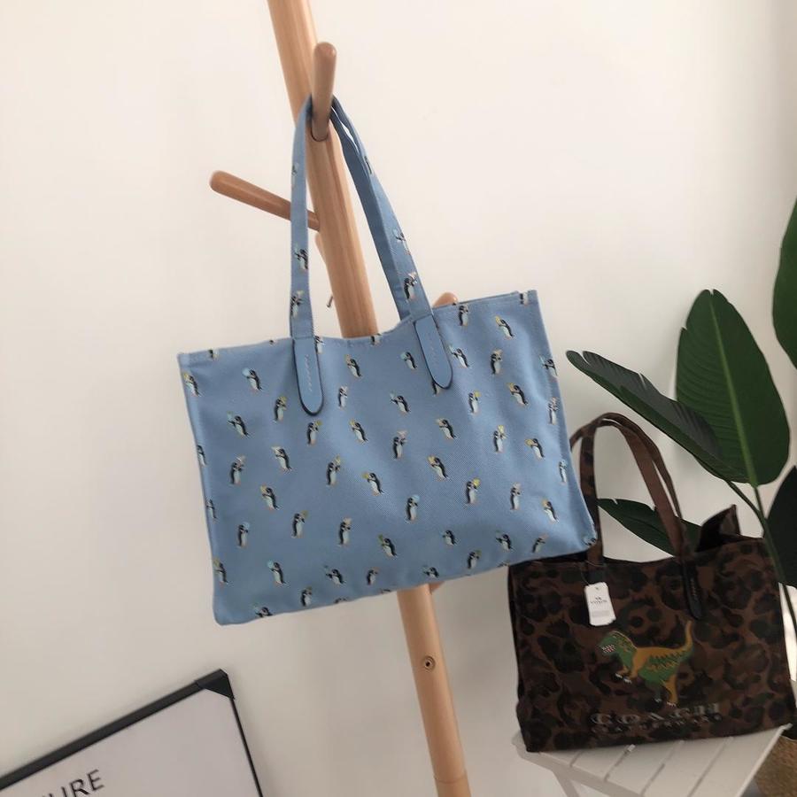 点此购买 蔻驰两色单肩帆布包 创 114428