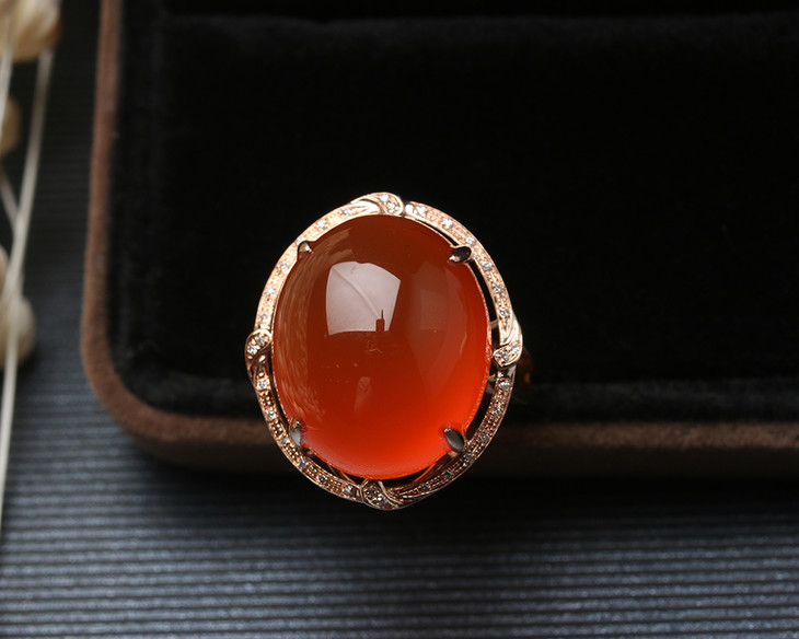 90456南红保山冰红18k金镶嵌大蛋面戒指