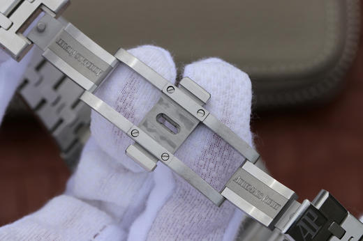 JF爱彼皇家橡树15400，3120自动机械机芯，男士手表，材料：精钢 动力储备：60小时 表径：41毫米 表壳厚度：9.8毫米 表壳材质 商品图8