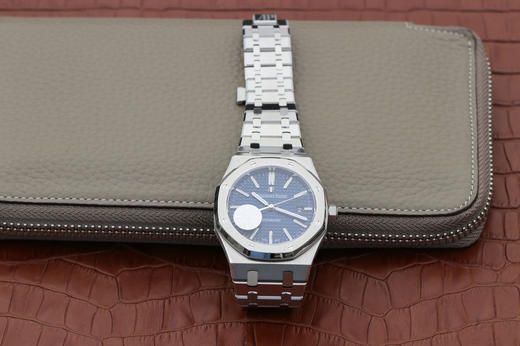 JF爱彼皇家橡树15400，3120自动机械机芯，男士手表，材料：精钢 动力储备：60小时 表径：41毫米 表壳厚度：9.8毫米 表壳材质 商品图9