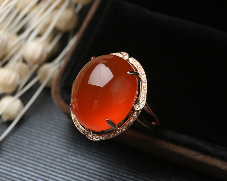 90456南红保山冰红18k金镶嵌大蛋面戒指