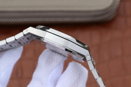 JF爱彼皇家橡树15400，3120自动机械机芯，男士手表，材料：精钢 动力储备：60小时 表径：41毫米 表壳厚度：9.8毫米 表壳材质 商品图5