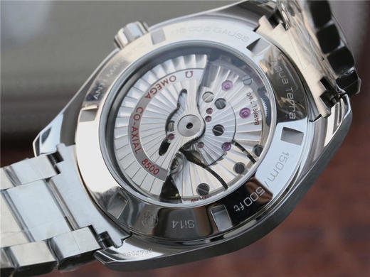 XF欧米茄海马150米系列231.10.42.21.01.004，钢带/皮带。原版8500自动机械,41.5毫米,男士 表径：41.5毫米 表镜材质：圆弧形双面防反光 商品图6