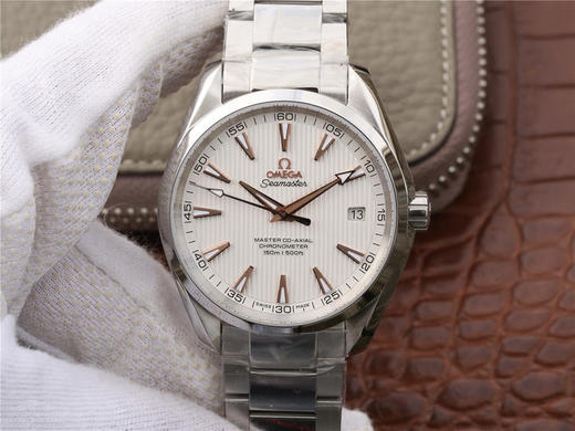 XF欧米茄海马150米系列231.13.42.21.02.003，钢带/皮带。原版8500自动机械,41.5毫米,男士 表径：41.5毫米 表镜材质：圆弧形双面防反光 商品图0