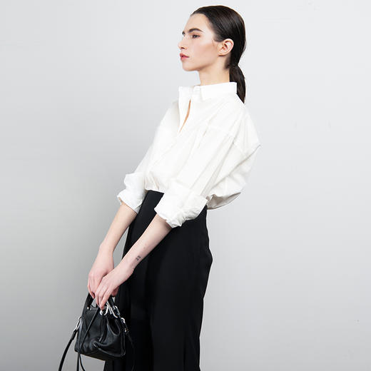 新款女式V领双贴袋经典衬衣 商品图4