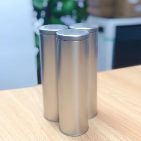 灭灸桶 ｜ 将艾条放进桶中，盖紧筒盖，隔绝空气即可灭艾，建议不要用水直接熄灭艾条