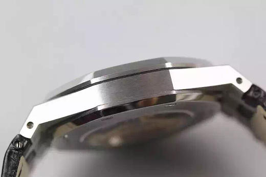 JF爱彼皇家橡树15400，41毫米，男士， 透底，3120自动机械机芯，动力储备60小时，表径41毫米，表壳厚9.8毫米，蓝宝石水晶玻璃，牛皮 商品图4