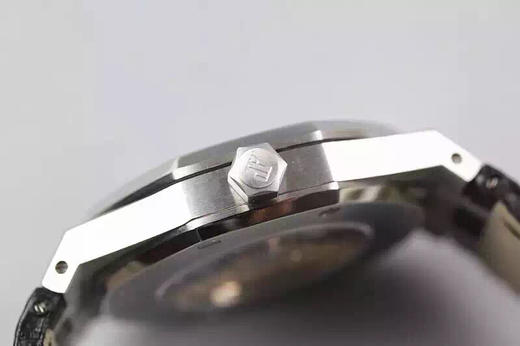 JF爱彼皇家橡树15400，41毫米，男士， 透底，3120自动机械机芯，动力储备60小时，表径41毫米，表壳厚9.8毫米，蓝宝石水晶玻璃，牛皮 商品图3