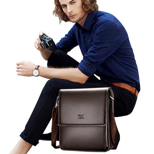 七匹狼单肩包男士斜挎包 头层牛皮背包商务电脑包时尚休闲男包 咖色1A01026A 商品图3