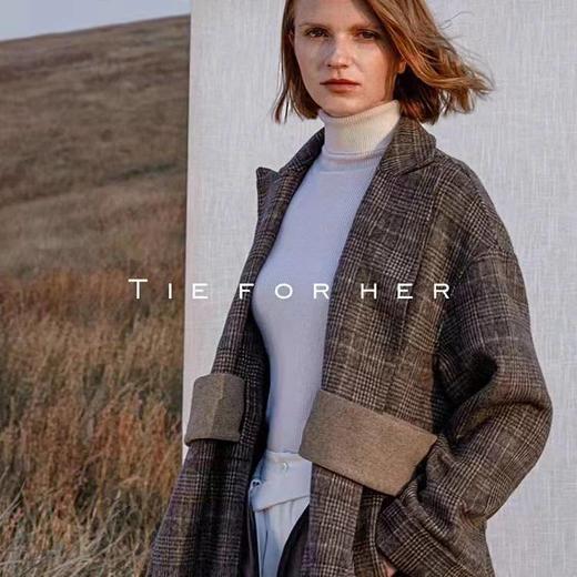 18AWDU13深栗色格纹收腰翻袖大衣 商品图2