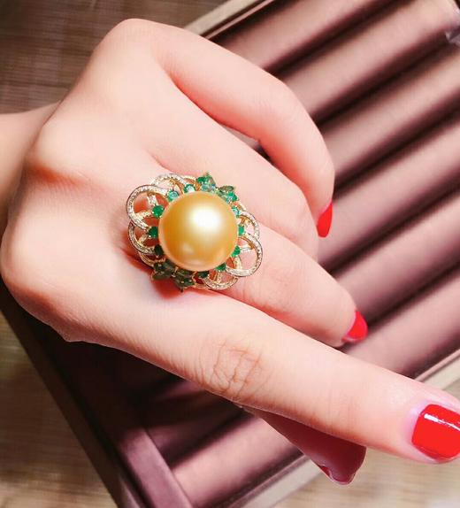 南洋金珠戒指18k金镶嵌钻石祖母绿珠径1314mm极细微瑕微微生长纹简单