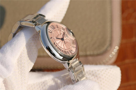 V6卡地亚蓝气球W6920100女表，原装瑞士ETA2671机芯 （正品的基础机芯）蓝气球 33mm女款，尺寸33MM ，市面上独家货源，精钢表带 商品图8