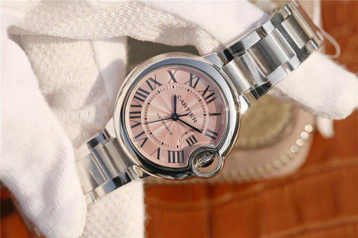 V6卡地亚蓝气球W6920100女表，原装瑞士ETA2671机芯 （正品的基础机芯）蓝气球 33mm女款，尺寸33MM ，市面上独家货源，精钢表带 商品图2