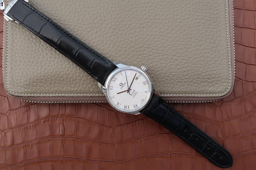 V6欧米茄碟飞系列431.13.41.21.02.001。原装开模，蓝宝石镜面，41毫米直径,男士手表，意大利牛皮，进口9015改Cal.8500全自动机械 商品图9