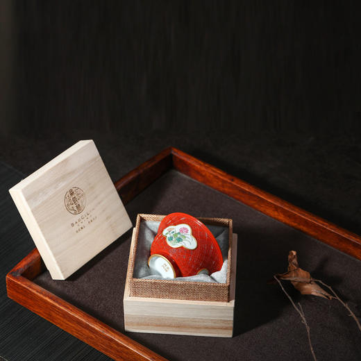 宝瓷林 | 漆红雕刻 · 粉彩开窗四君子杯  纯手工主人杯 商品图4