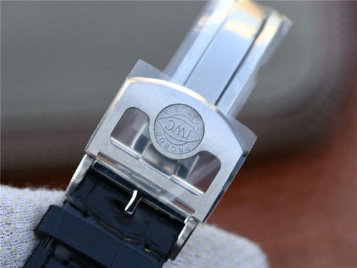 万国葡萄牙万年历腕表系列 镜面为双面防反光拱形边缘蓝宝石玻璃表镜，夜蓝色的表盘。年历的显示设计简洁利落，以三个独立的半圆形 整个手表基于正品original原版开模的super copy版本‼️‼️ 商品图8