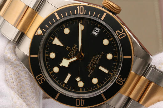 ZF帝舵启承系列79733N，原装开模，99％还原正品，41毫米直径，2836瑞士机械自动机芯，表壳材质：不锈钢和镀金，磨光，磨砂；单向旋转 商品图4