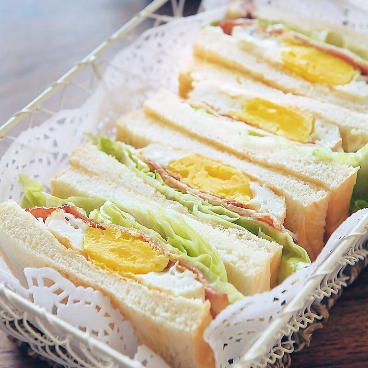 鸡蛋培根三明治