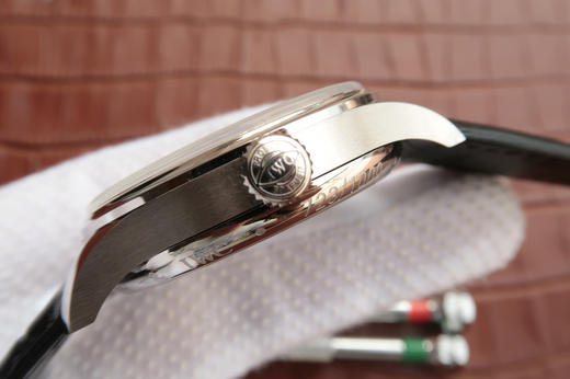 万国葡萄牙IW524204男表，银白刻度/金色刻度。原版开模Cal.95290手动上链机械机芯表径：43毫米，表壳厚度：12.3毫米。牛皮表带。透底 商品图4