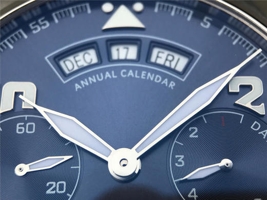 万国大型飞行员系列IW502703。年历大飞全真功能，7天动能 Big Pilot 年历表 表为基础，最特别之处是将整个金质摆陀雕刻成 小王子站在星球上 表壳采用了316L钢电18k金 46mm 商品图6