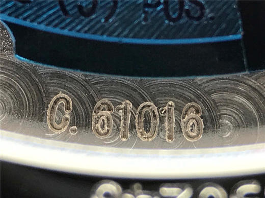 万国大型飞行员系列IW502703。年历大飞全真功能，7天动能 Big Pilot 年历表 表为基础，最特别之处是将整个金质摆陀雕刻成 小王子站在星球上 表壳采用了316L钢电18k金 46mm 商品图14